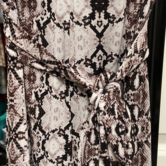 Nicole Miller snakeskin crop jumpsuit size 2 NWT - Picture 3 of 8